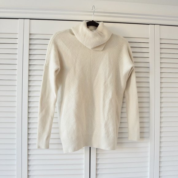 Vince XS Turtleneck Sweater in Cream Wool and Cashmere | Size XS - Picture 2 of 5